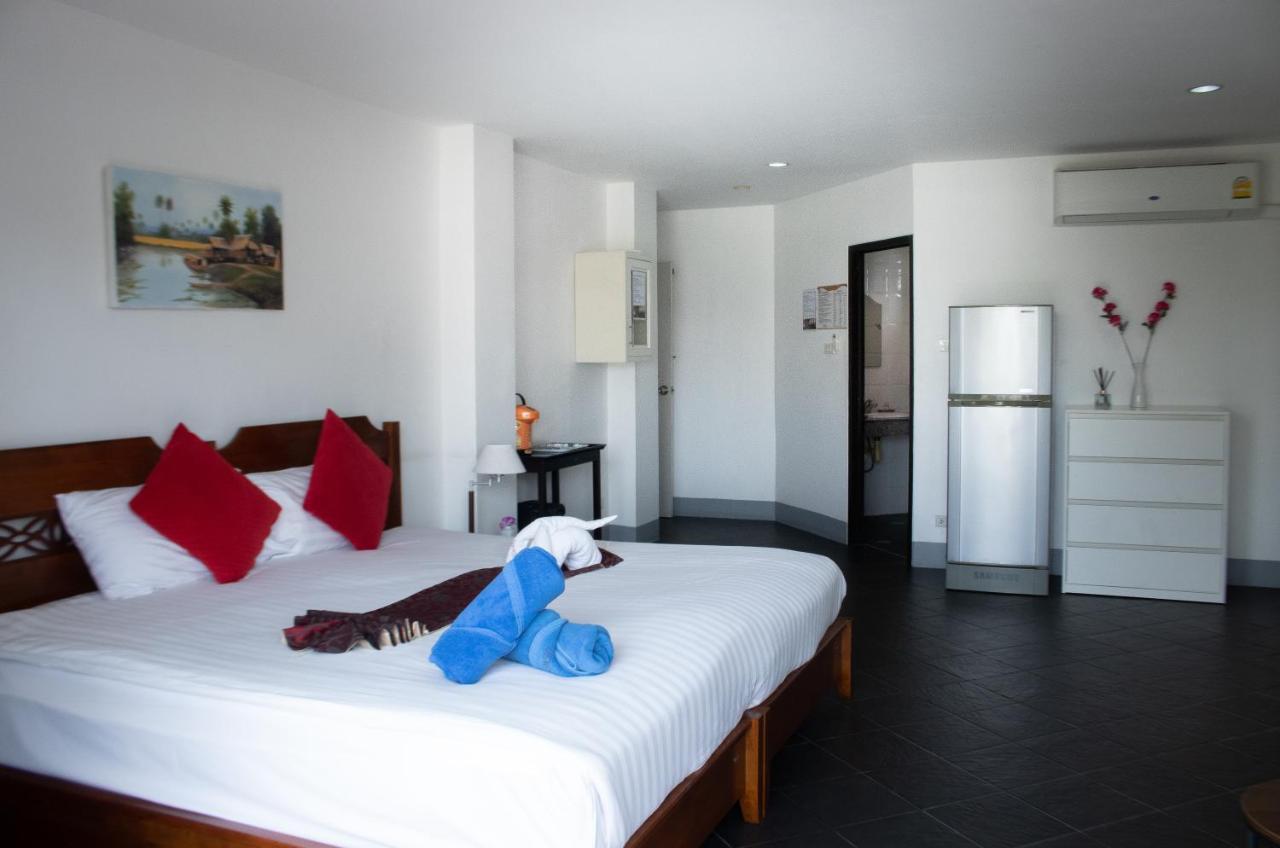 Deng'S Kamala Beach Guesthouse Экстерьер фото