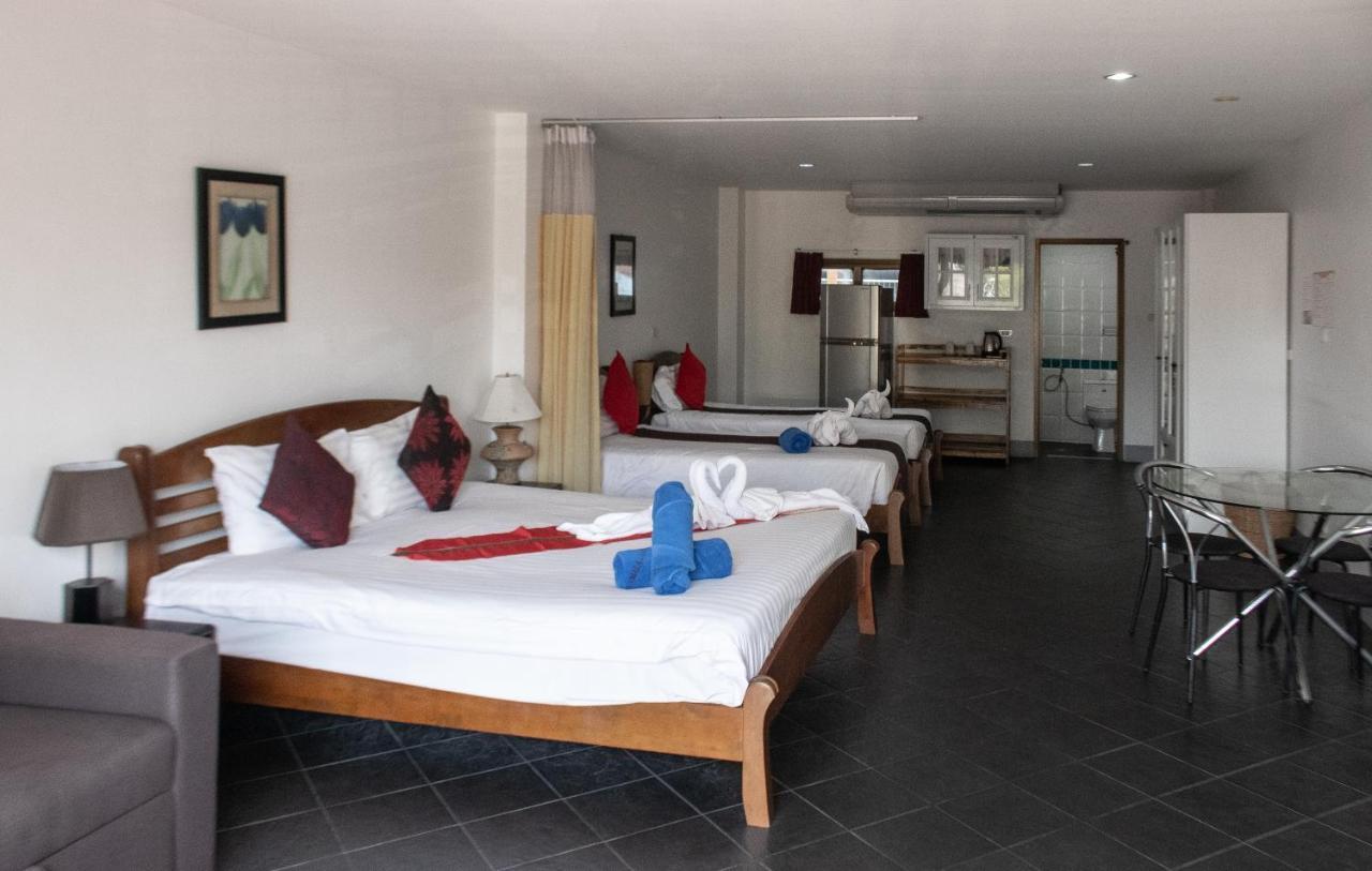 Deng'S Kamala Beach Guesthouse Экстерьер фото