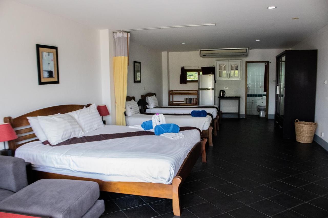 Deng'S Kamala Beach Guesthouse Экстерьер фото