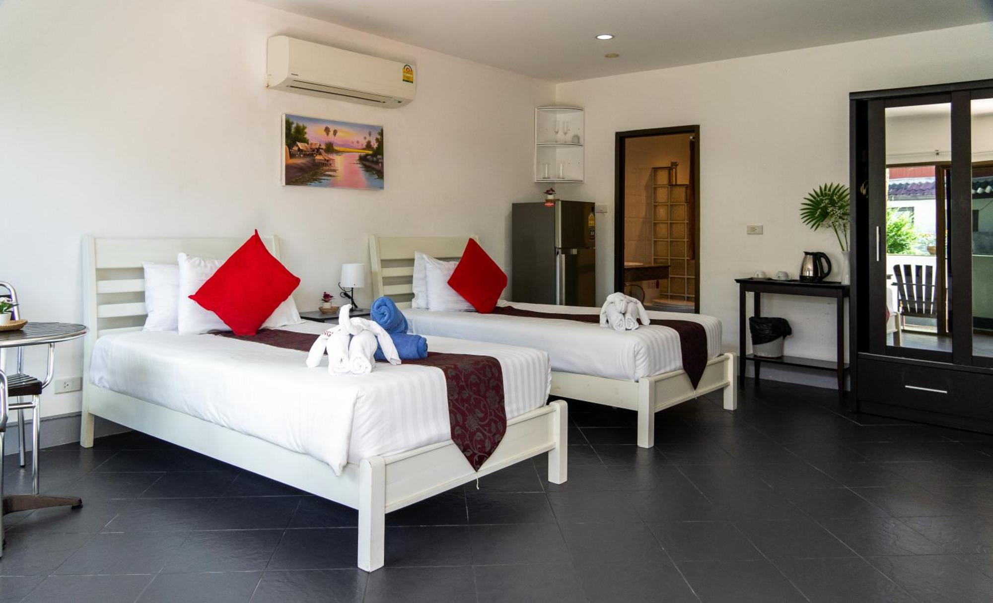 Deng'S Kamala Beach Guesthouse Экстерьер фото