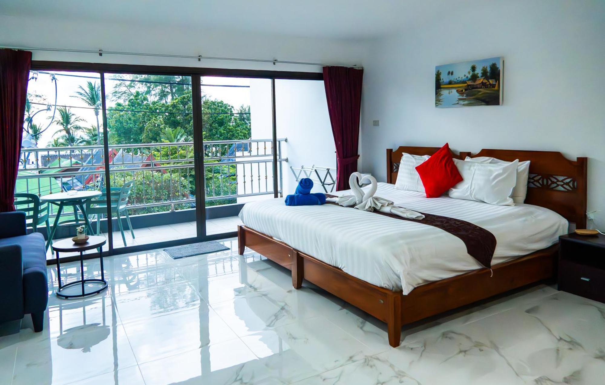 Deng'S Kamala Beach Guesthouse Экстерьер фото