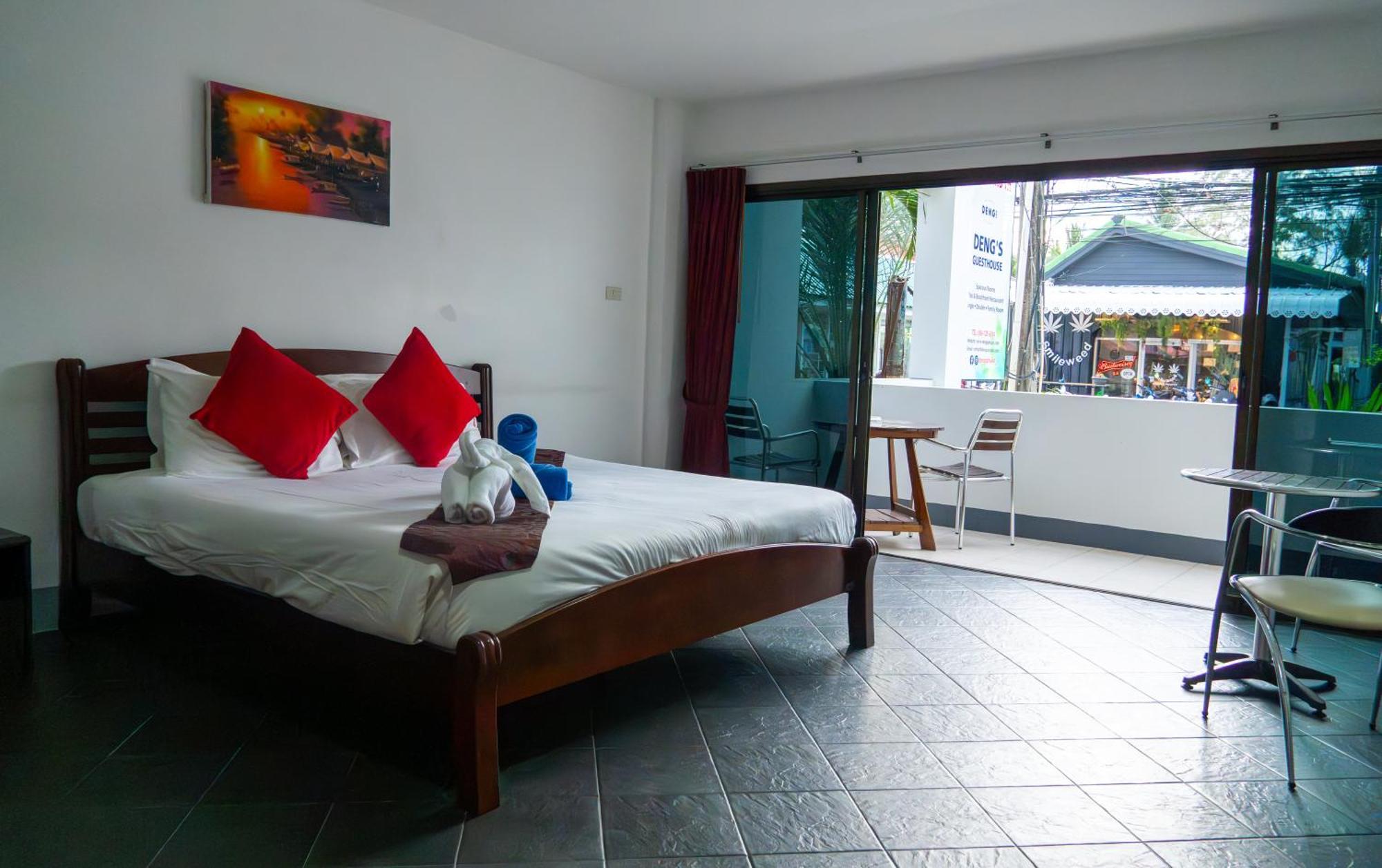 Deng'S Kamala Beach Guesthouse Экстерьер фото
