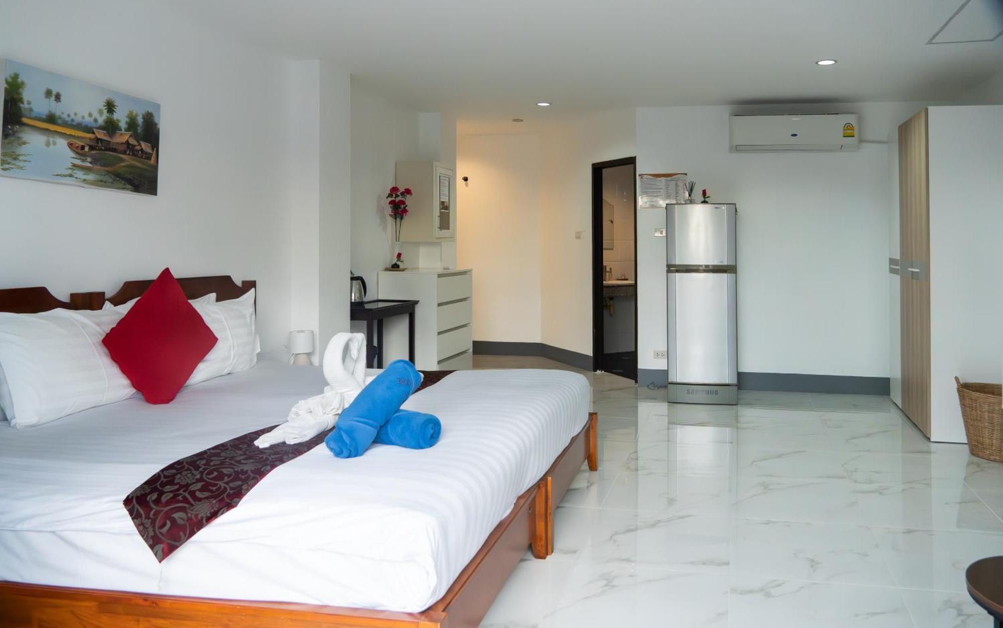 Deng'S Kamala Beach Guesthouse Экстерьер фото