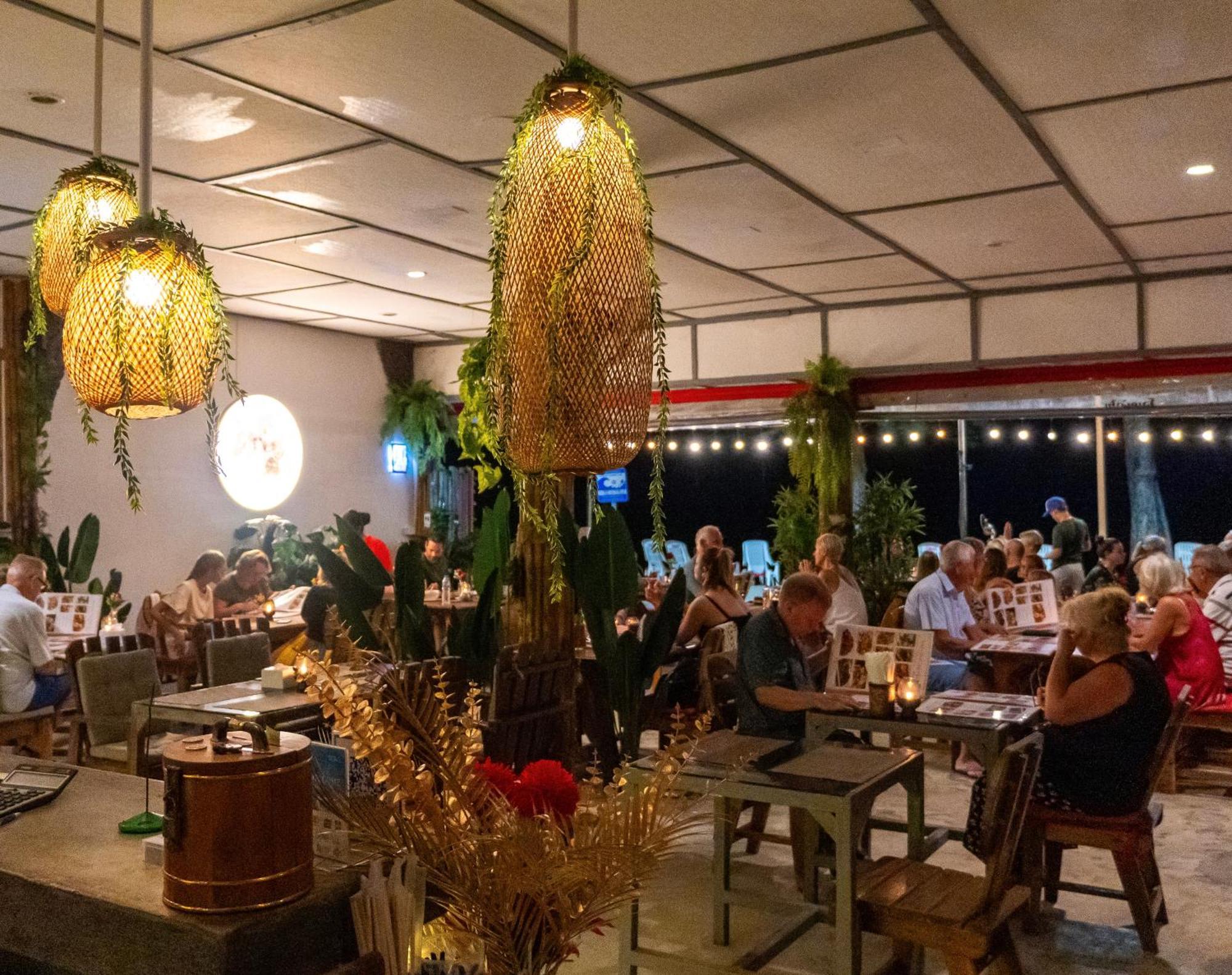 Deng'S Kamala Beach Guesthouse Экстерьер фото