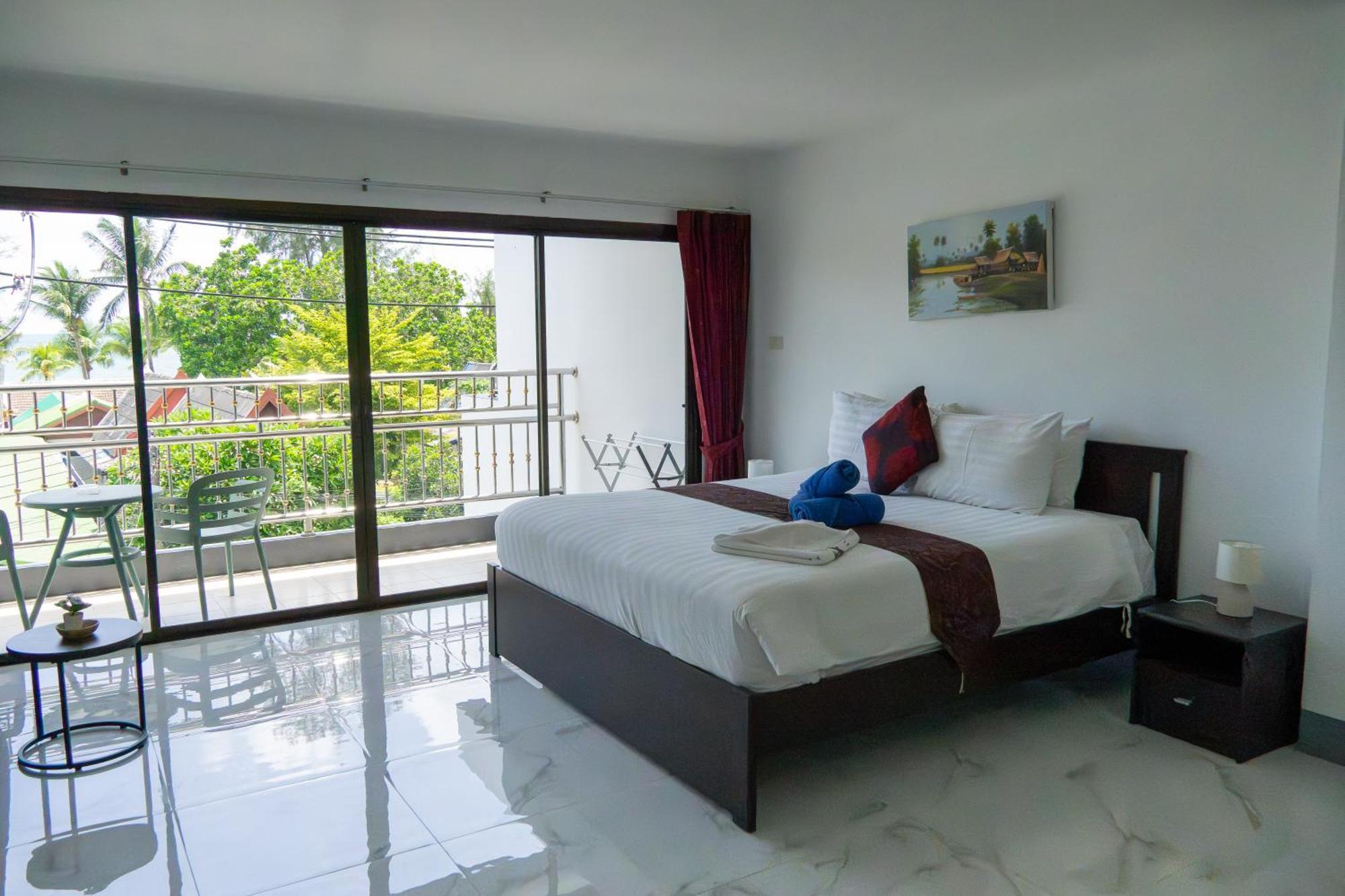 Deng'S Kamala Beach Guesthouse Экстерьер фото