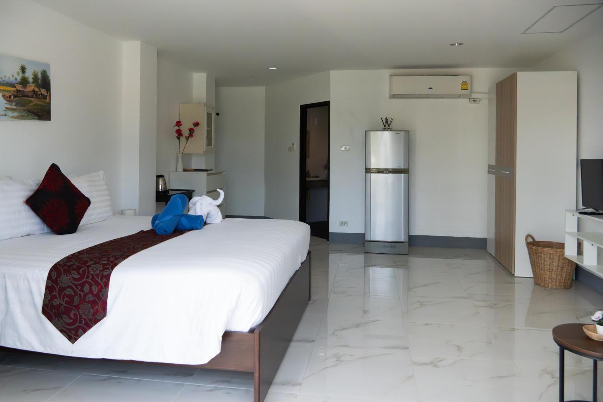 Deng'S Kamala Beach Guesthouse Экстерьер фото