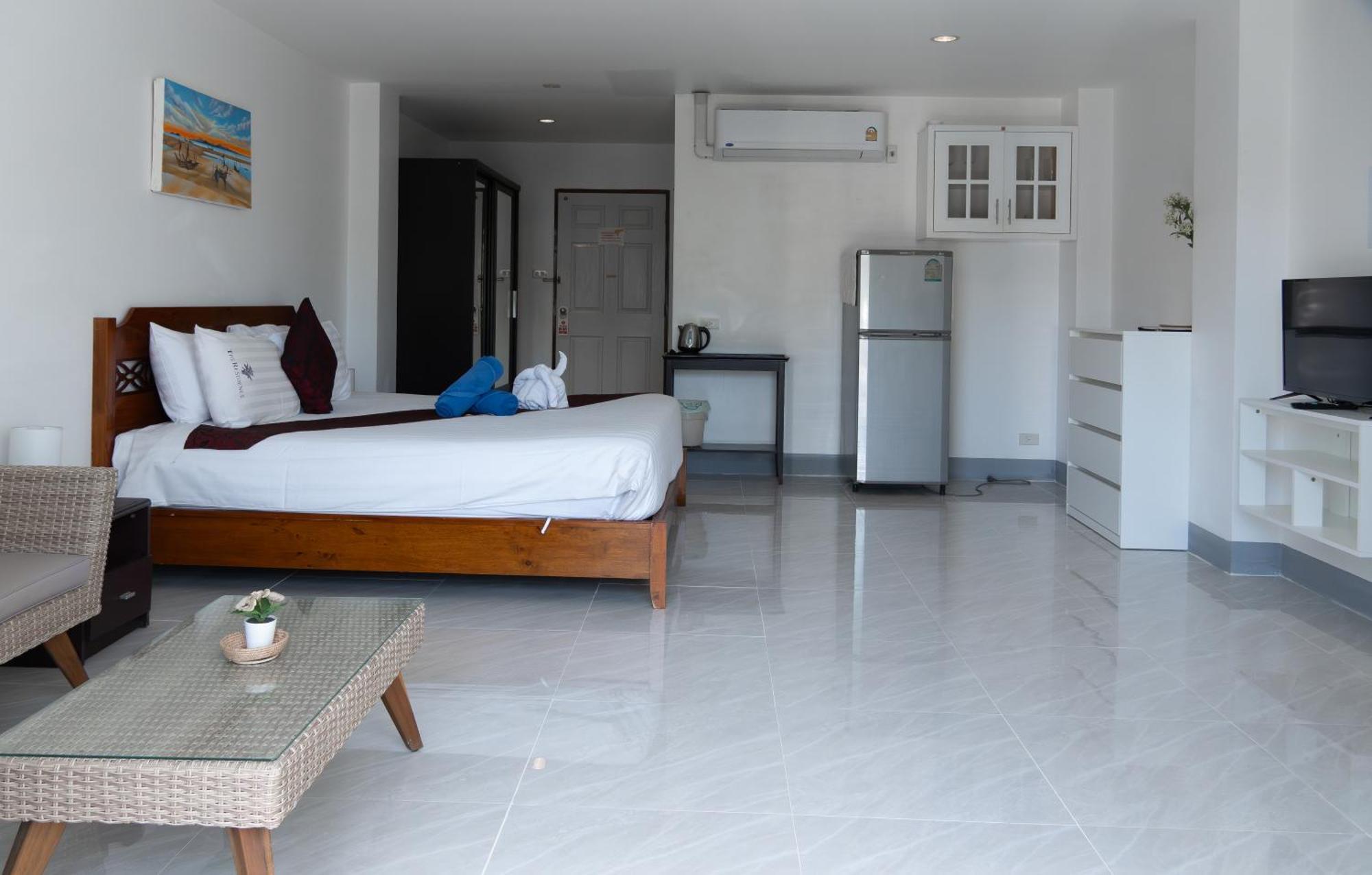 Deng'S Kamala Beach Guesthouse Экстерьер фото