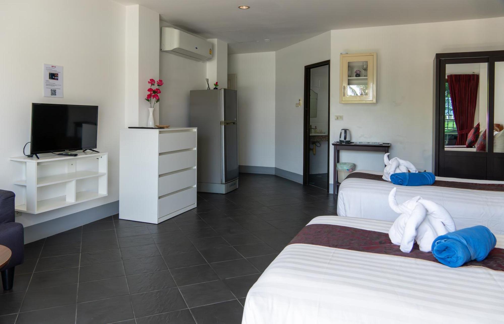 Deng'S Kamala Beach Guesthouse Экстерьер фото