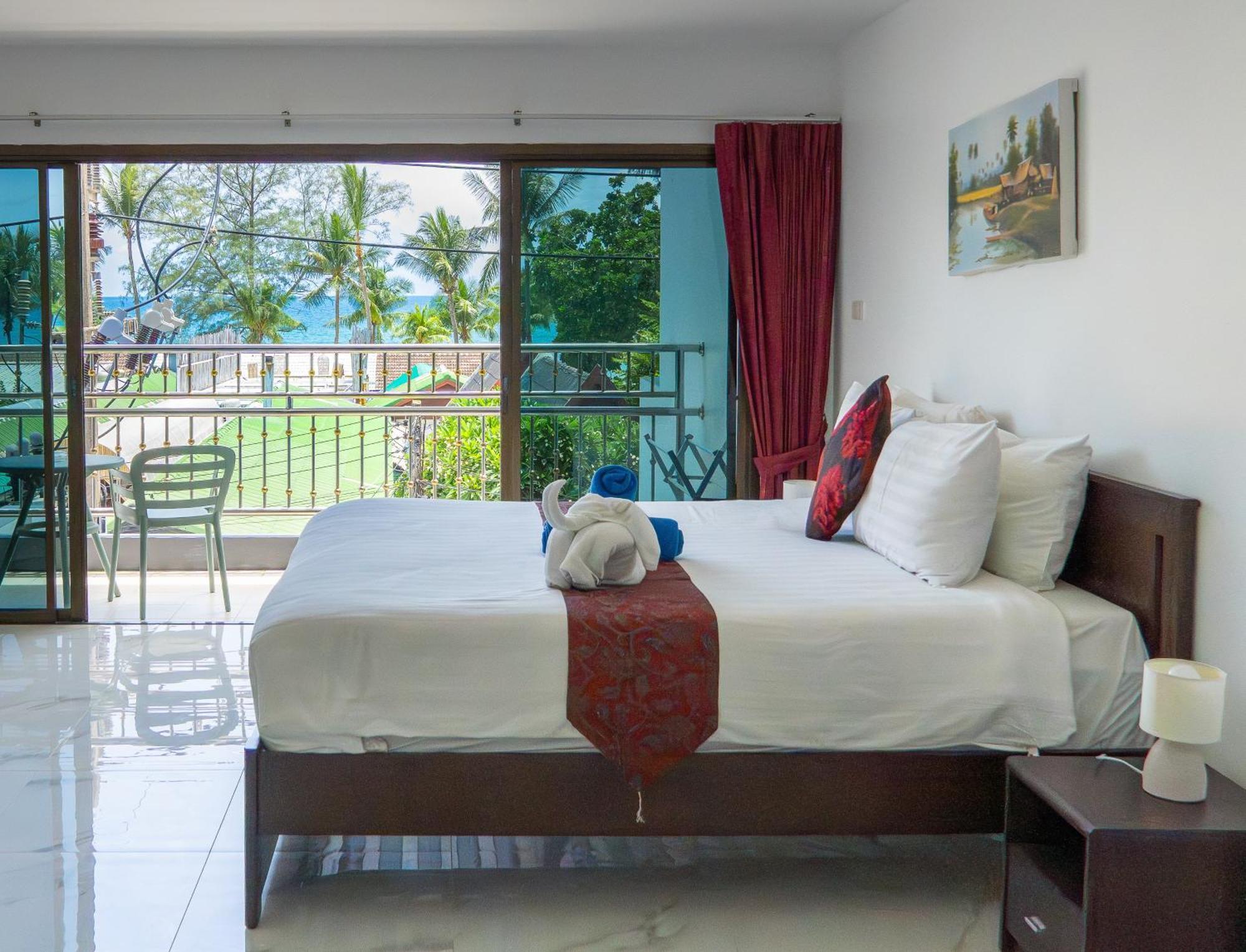 Deng'S Kamala Beach Guesthouse Экстерьер фото