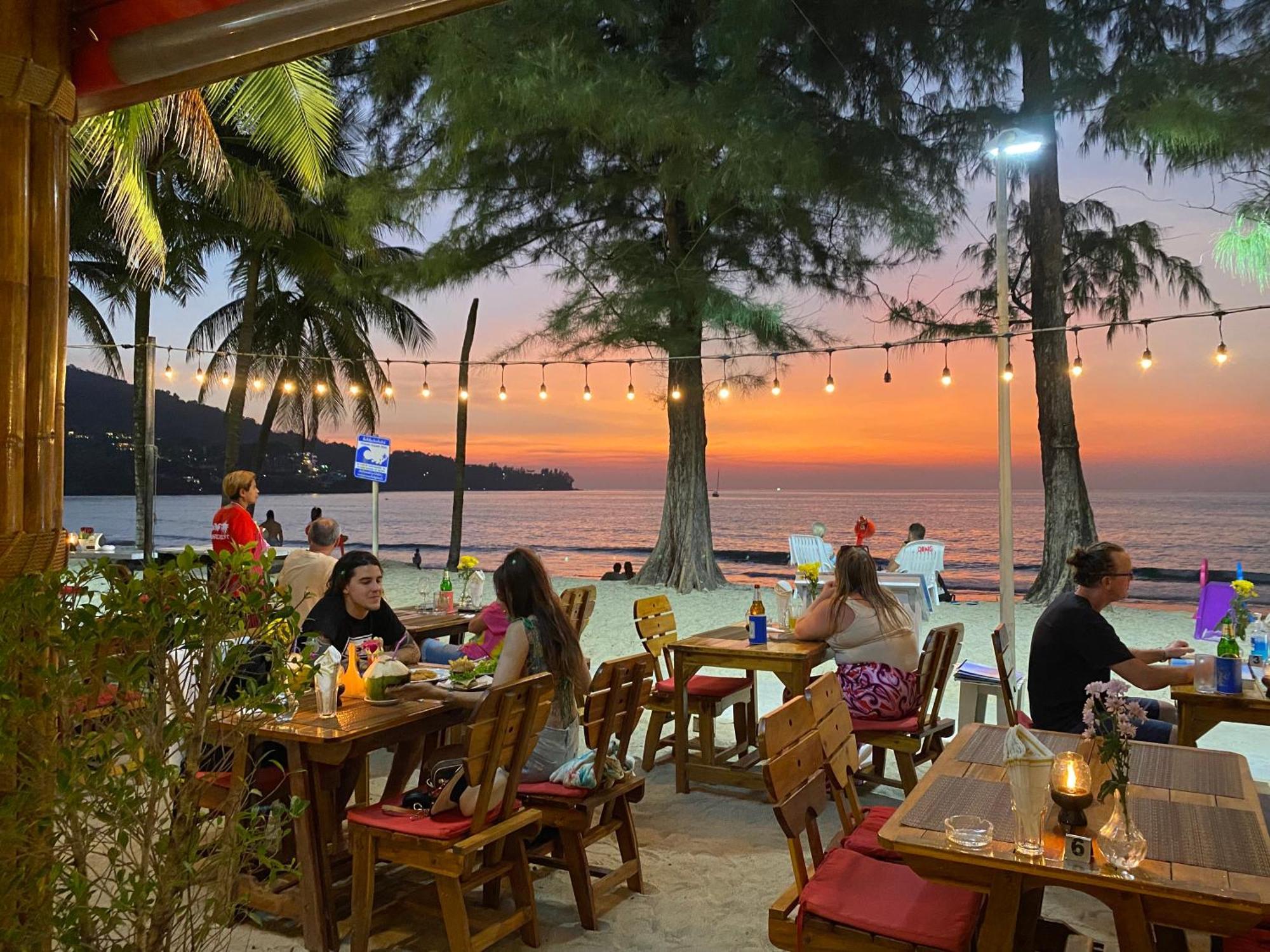 Deng'S Kamala Beach Guesthouse Экстерьер фото