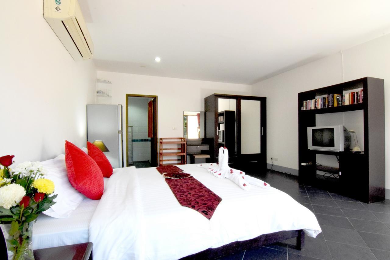 Deng'S Kamala Beach Guesthouse Экстерьер фото